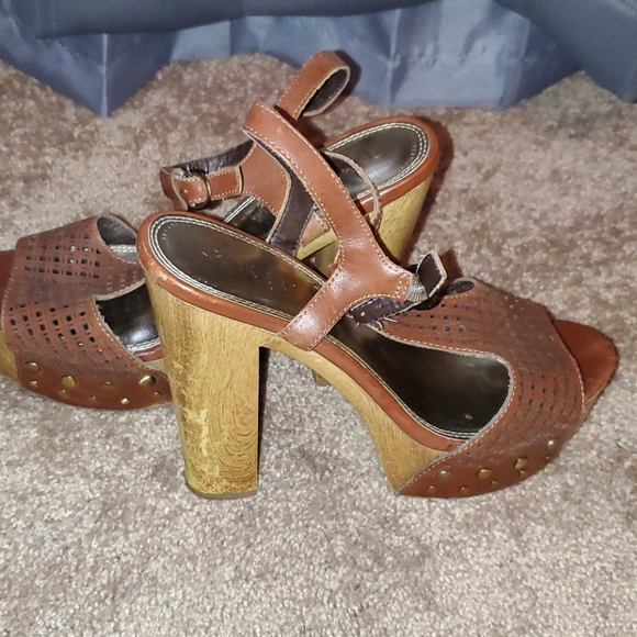 Shoes - Picture 2 of 4